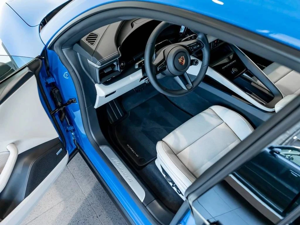 2026 Porsche Macan Electric - Image 4 of 5