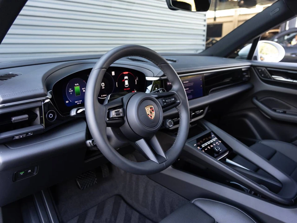2026 Porsche Macan Electric - Image 4 of 4