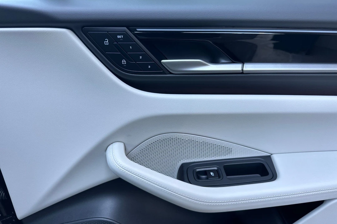 2026 Porsche Macan Electric - Image 20 of 31