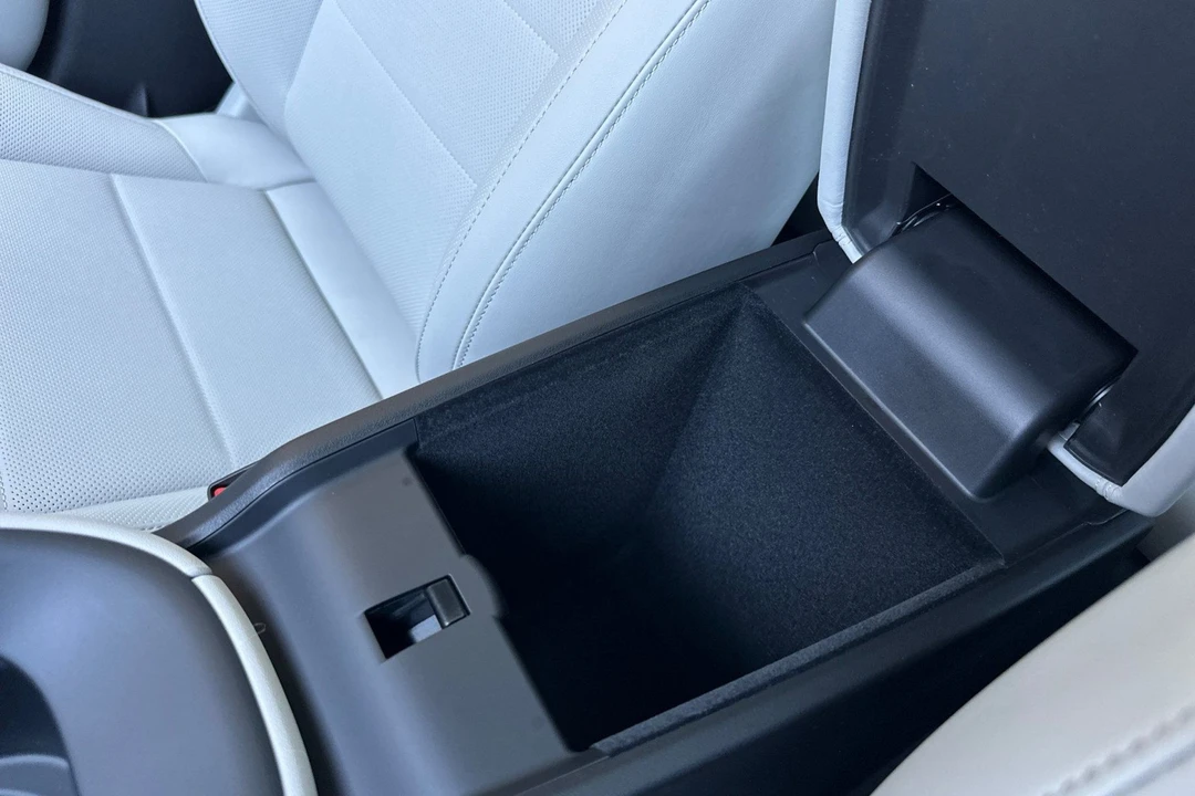 2026 Porsche Macan Electric - Image 27 of 31