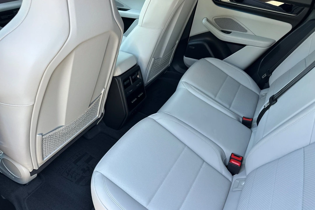 2026 Porsche Macan Electric - Image 15 of 31