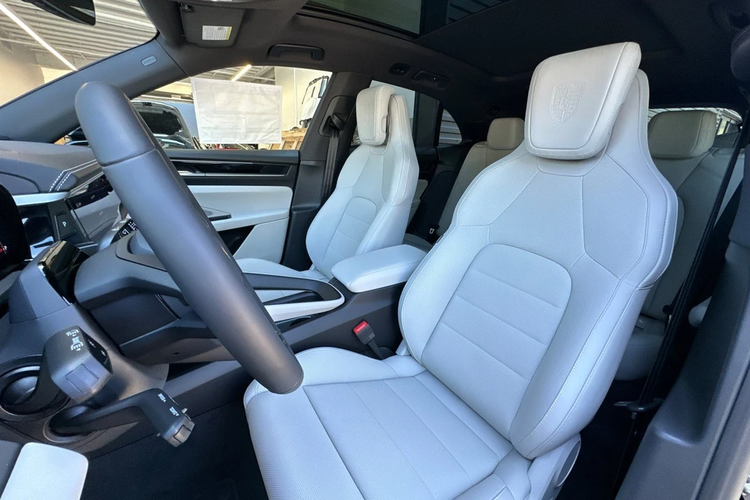 2026 Porsche Macan Electric - Image 5 of 31