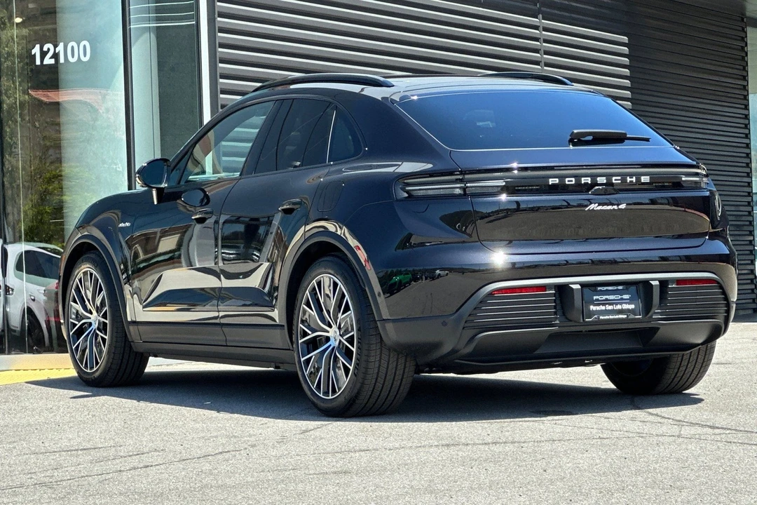2026 Porsche Macan Electric - Image 3 of 31