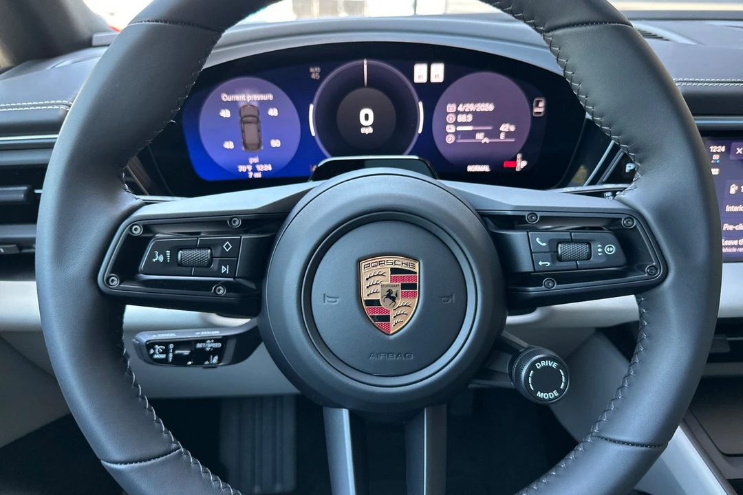 2026 Porsche Macan Electric - Image 30 of 31