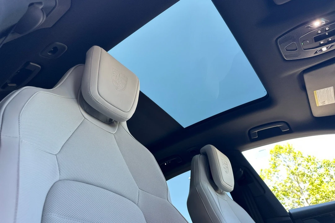 2026 Porsche Macan Electric - Image 19 of 31