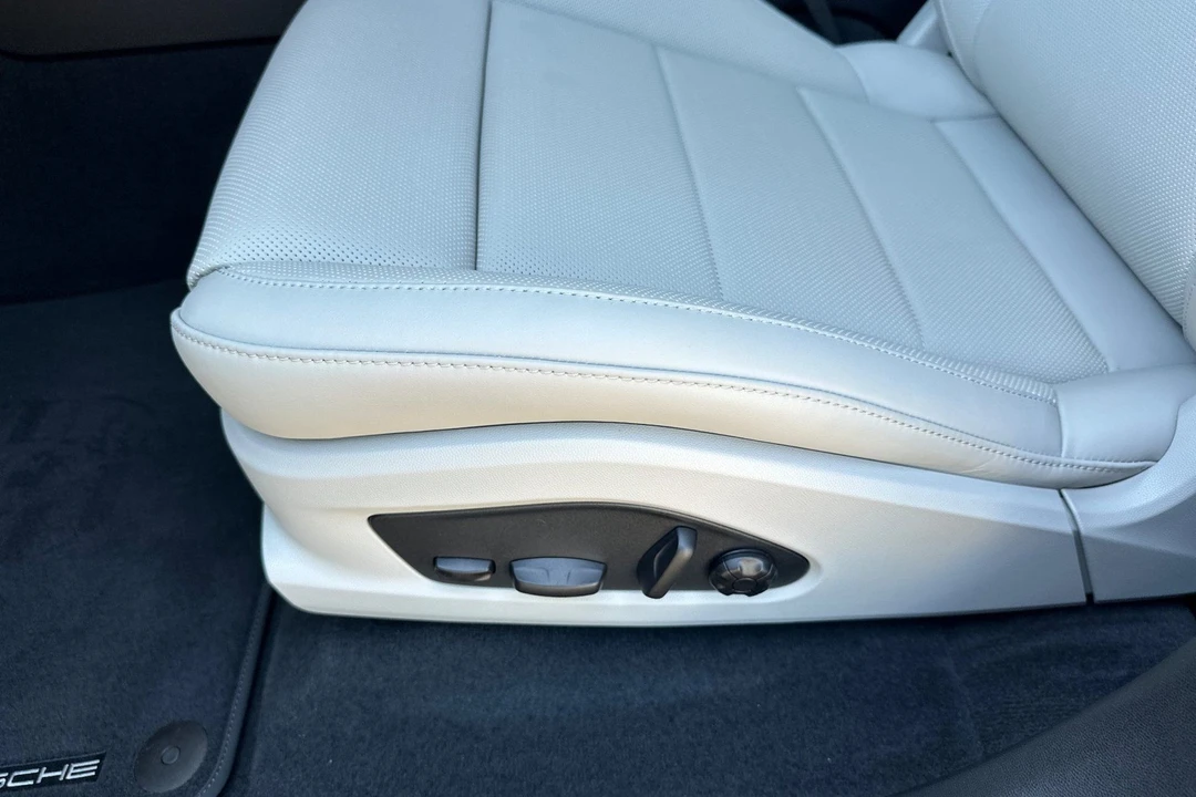 2026 Porsche Macan Electric - Image 14 of 31