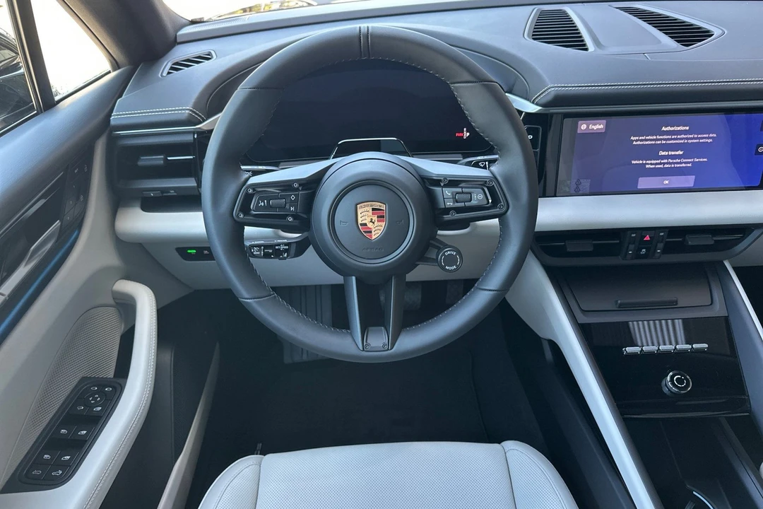 2026 Porsche Macan Electric - Image 16 of 31