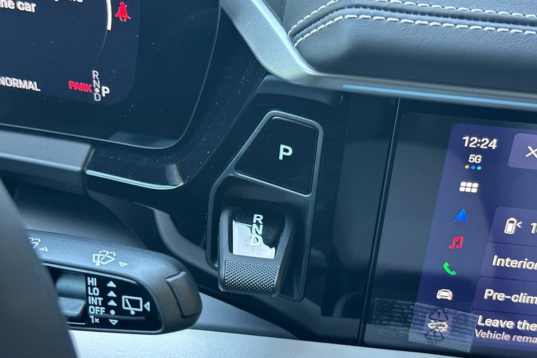 2026 Porsche Macan Electric - Image 28 of 31