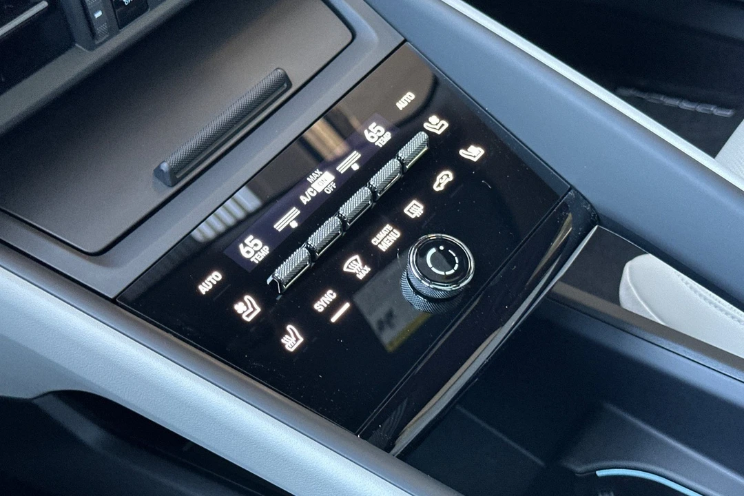 2026 Porsche Macan Electric - Image 26 of 31