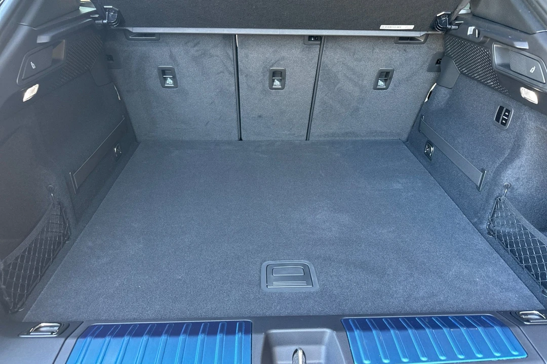2026 Porsche Macan Electric - Image 17 of 31