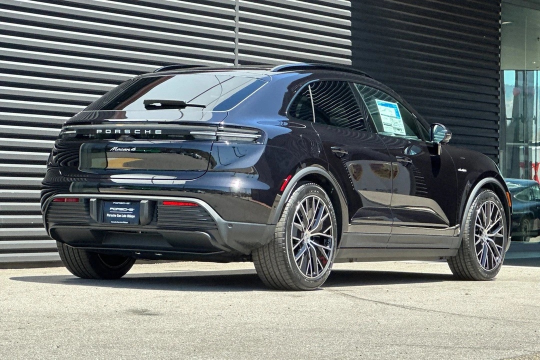 2026 Porsche Macan Electric - Image 8 of 31