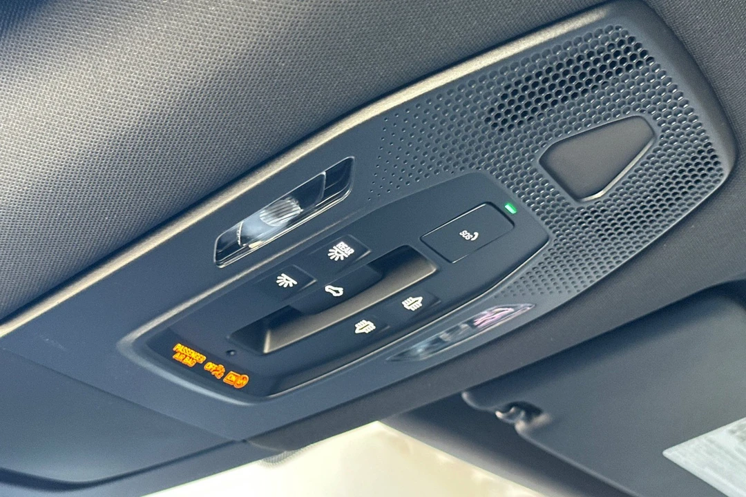 2026 Porsche Macan Electric - Image 21 of 31