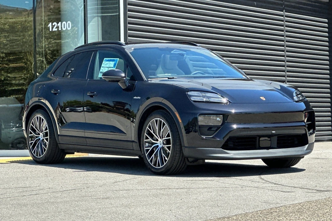 2026 Porsche Macan Electric - Image 10 of 31