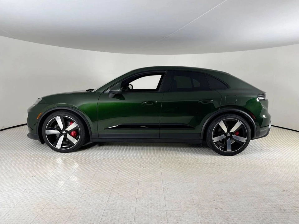 2026 Porsche Macan Electric - Image 2 of 5