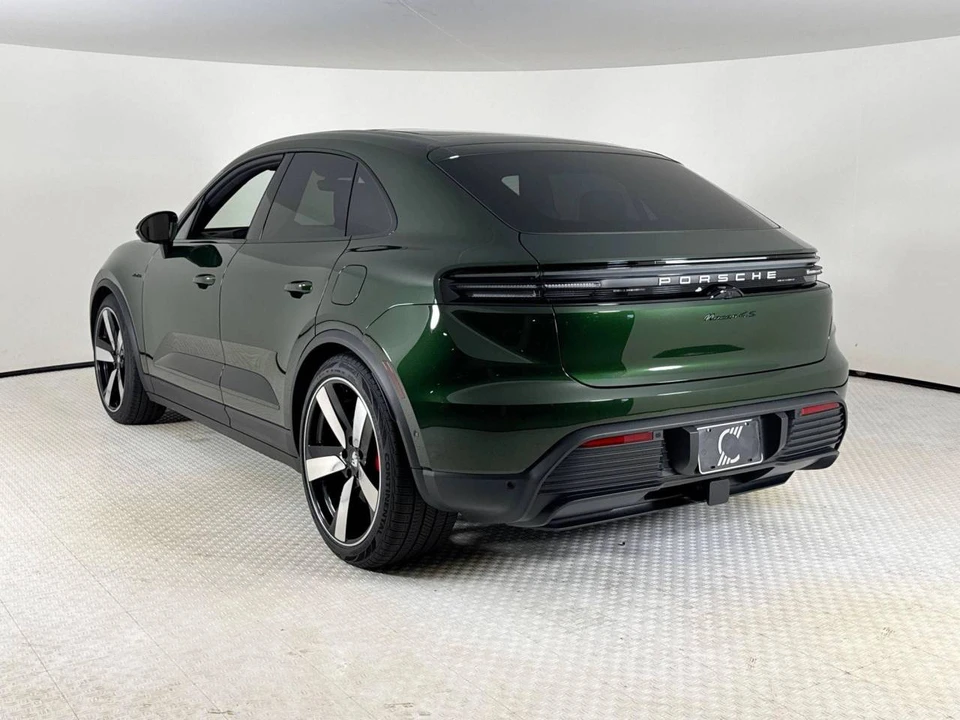 2026 Porsche Macan Electric - Image 3 of 5