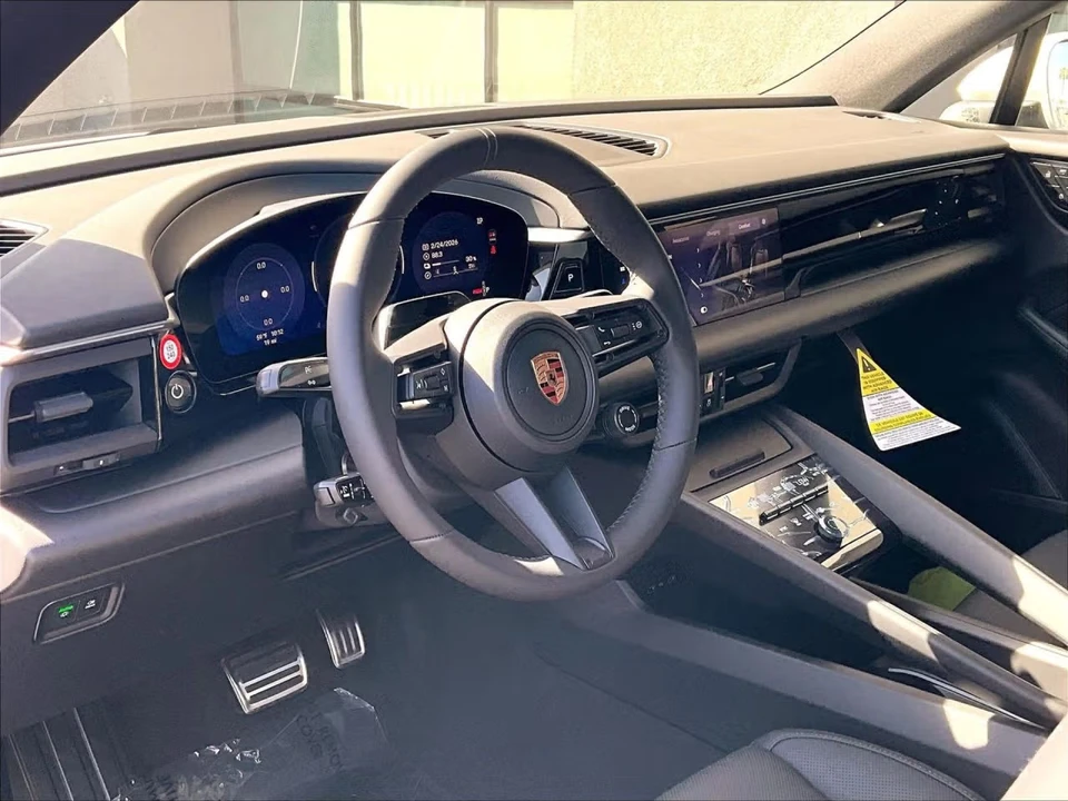 2026 Porsche Macan Electric - Image 28 of 31