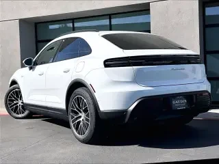 2026 Porsche Macan Electric - Image 21 of 31