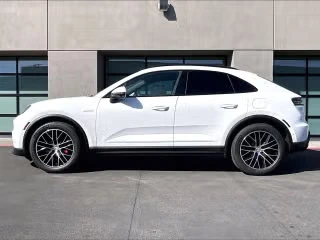 2026 Porsche Macan Electric - Image 9 of 31