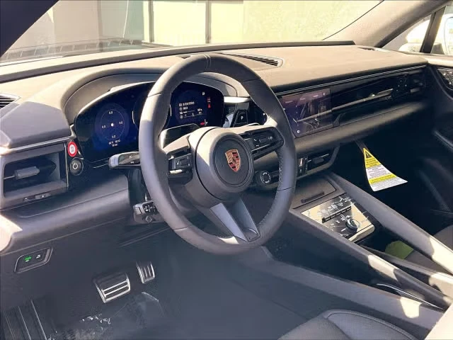 2026 Porsche Macan Electric - Image 26 of 31