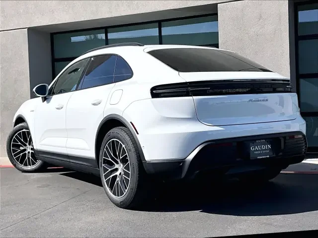 2026 Porsche Macan Electric - Image 22 of 31