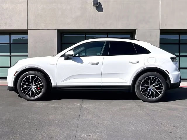2026 Porsche Macan Electric - Image 10 of 31
