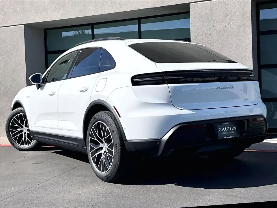 2026 Porsche Macan Electric - Image 23 of 31