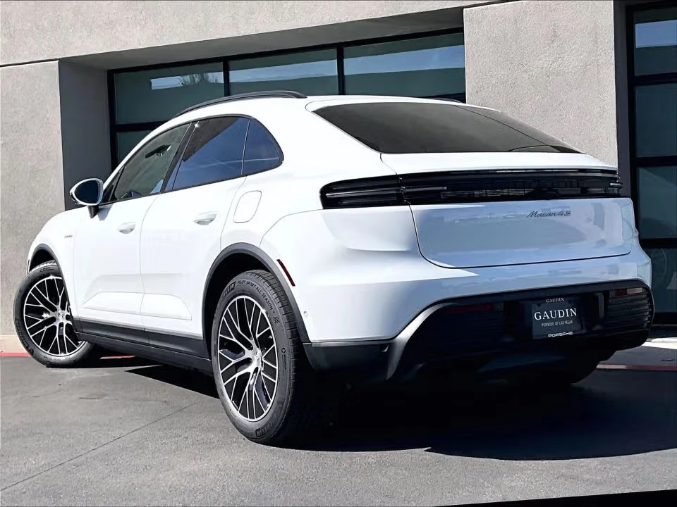 2026 Porsche Macan Electric - Image 19 of 31