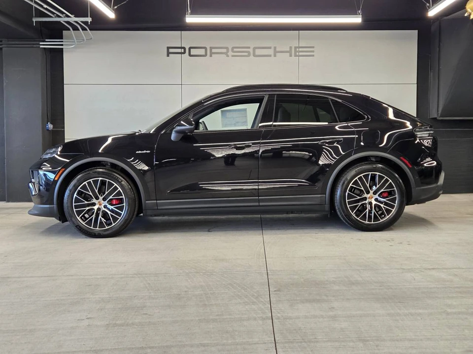 2026 Porsche Macan Electric - Image 2 of 5