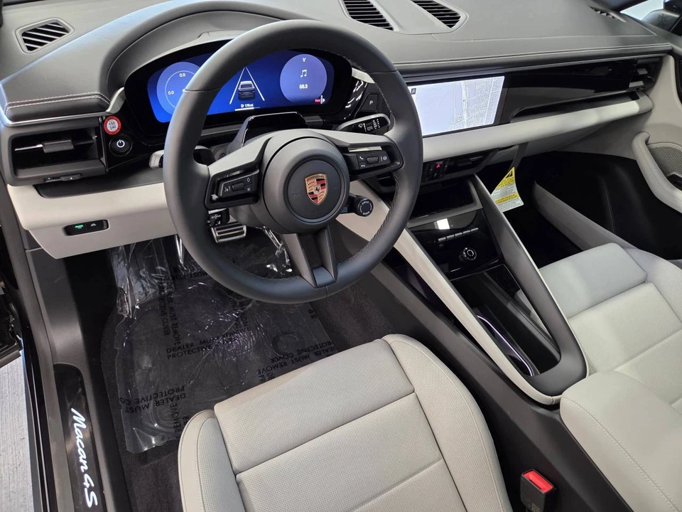 2026 Porsche Macan Electric - Image 4 of 5