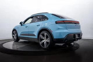 2026 Porsche Macan Electric - Image 17 of 21