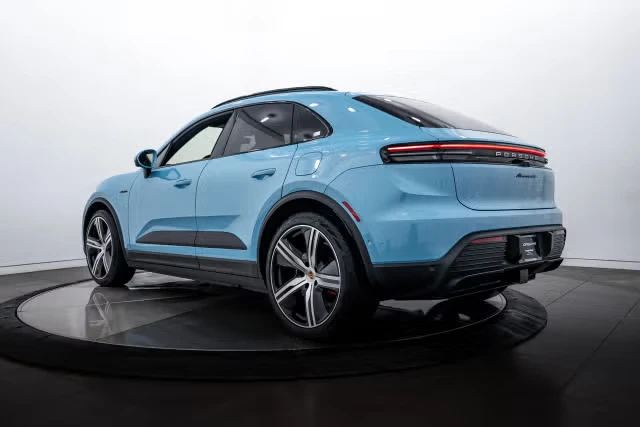 2026 Porsche Macan Electric - Image 18 of 21