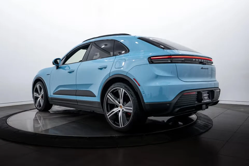 2026 Porsche Macan Electric - Image 19 of 21