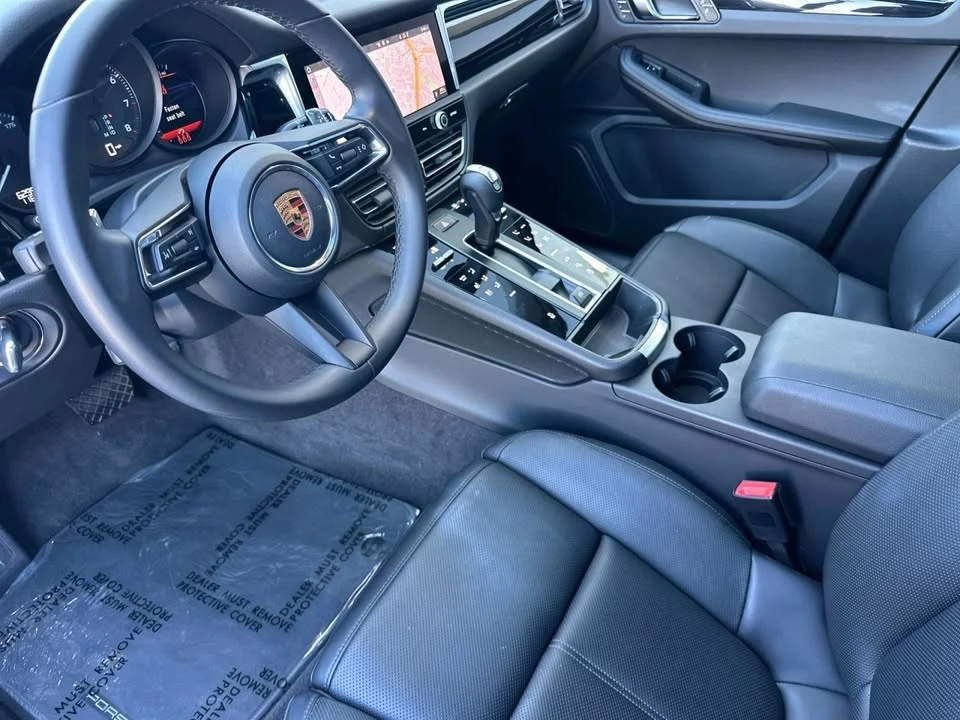 2026 Porsche Macan Electric - Image 4 of 5
