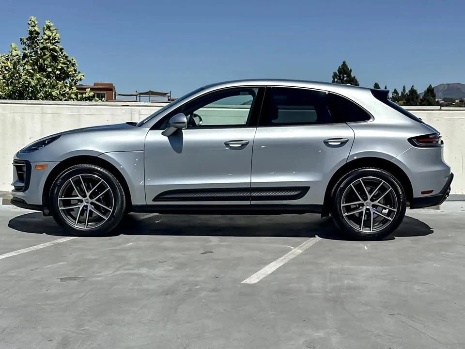 2026 Porsche Macan Electric - Image 2 of 5