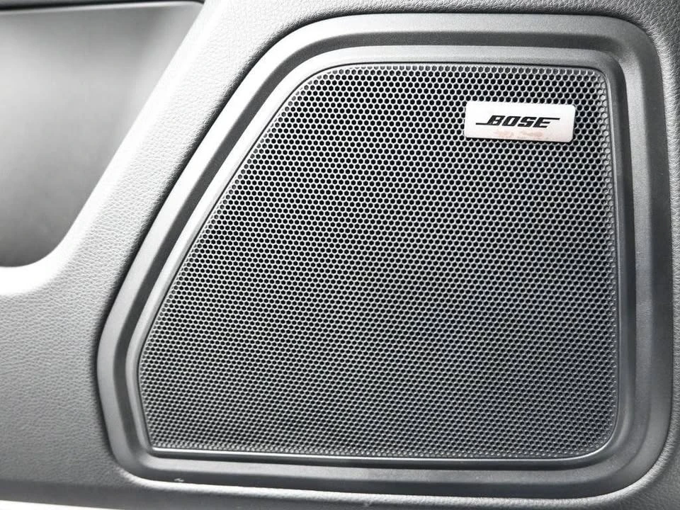 2026 Porsche Macan Electric - Image 17 of 20