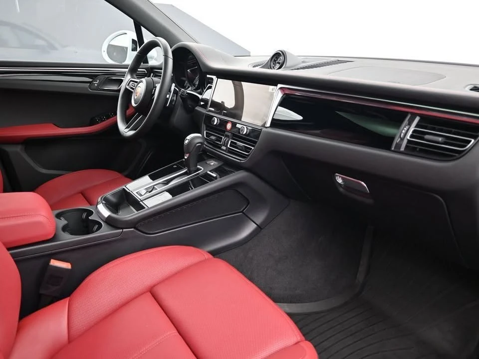 2026 Porsche Macan Electric - Image 14 of 20