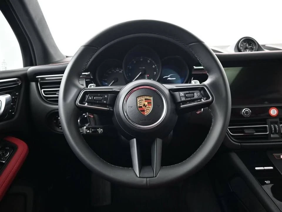 2026 Porsche Macan Electric - Image 13 of 20