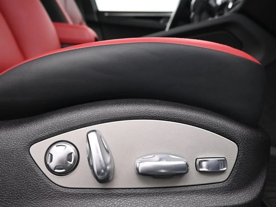 2026 Porsche Macan Electric - Image 15 of 20