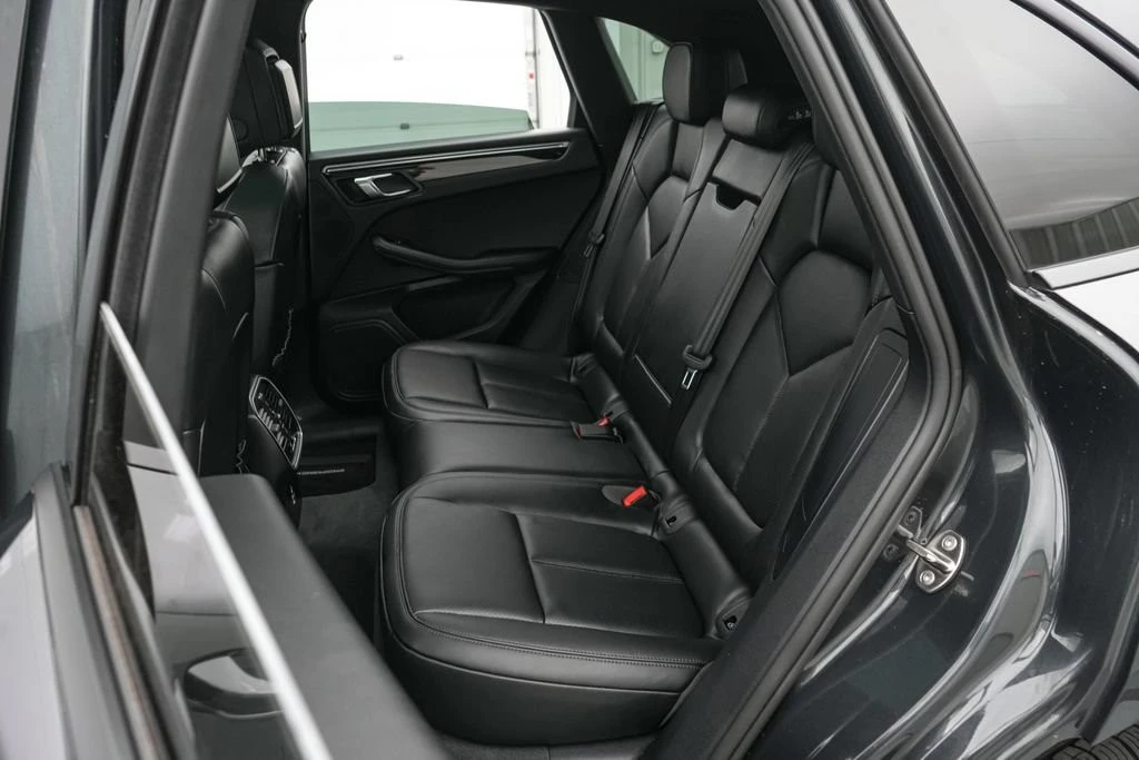 2026 Porsche Macan - Image 28 of 31