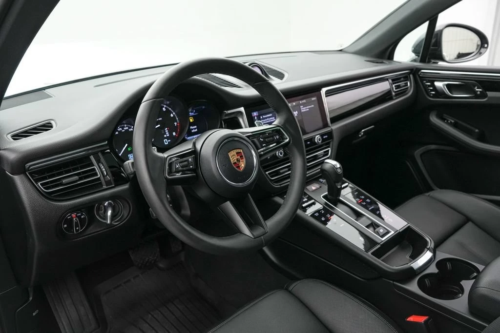 2026 Porsche Macan - Image 17 of 31