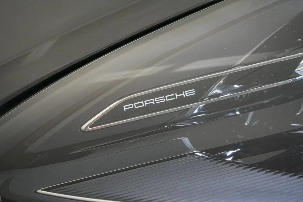 2026 Porsche Macan - Image 13 of 31