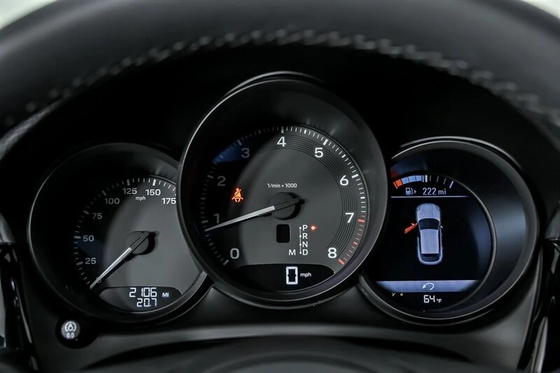 2026 Porsche Macan - Image 28 of 31