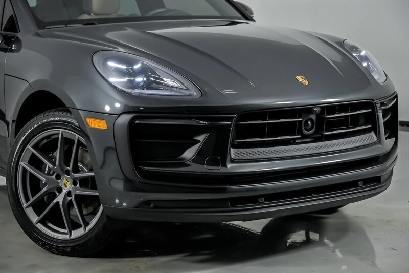 2026 Porsche Macan - Image 3 of 31