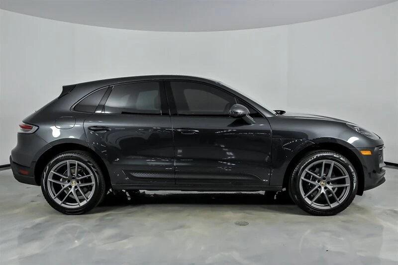 2026 Porsche Macan - Image 14 of 31