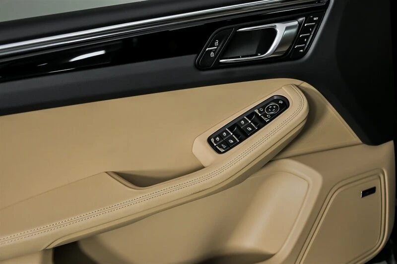 2026 Porsche Macan - Image 18 of 31