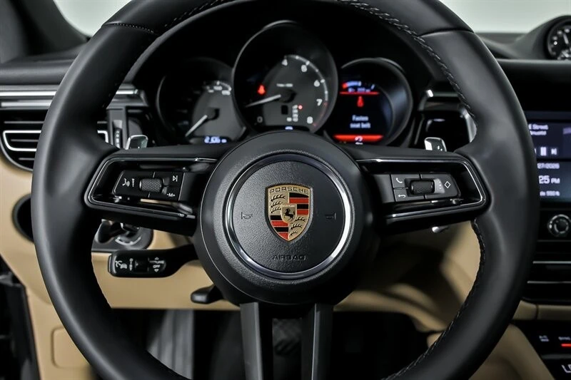2026 Porsche Macan - Image 29 of 31