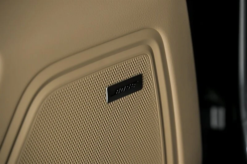 2026 Porsche Macan - Image 20 of 31