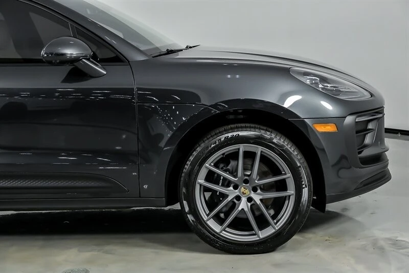 2026 Porsche Macan - Image 15 of 31