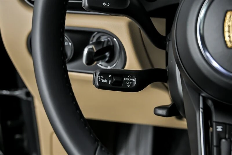 2026 Porsche Macan - Image 31 of 31