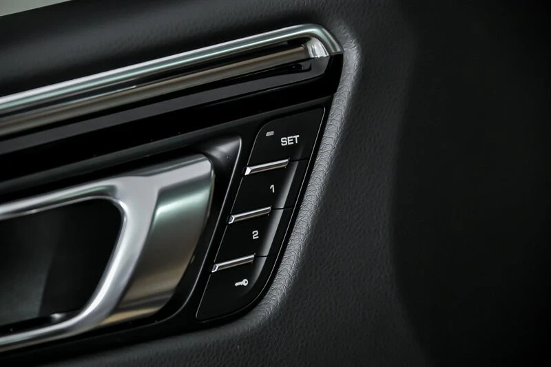 2026 Porsche Macan - Image 19 of 31